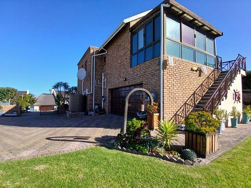 5 Bedroom Property for Sale in Stilbaai Wes Western Cape